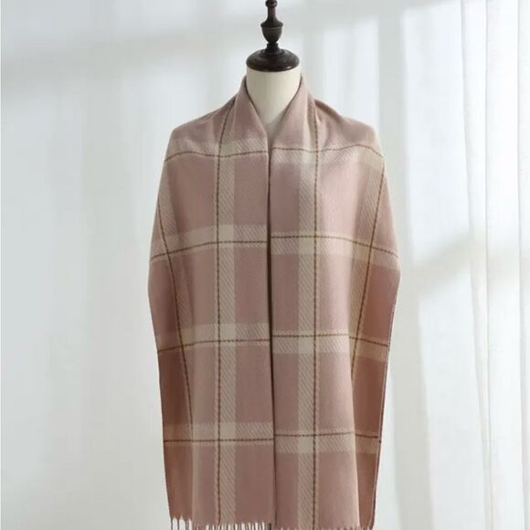 SOFT FASHIONABLE WRAP - Picture 1 of 3